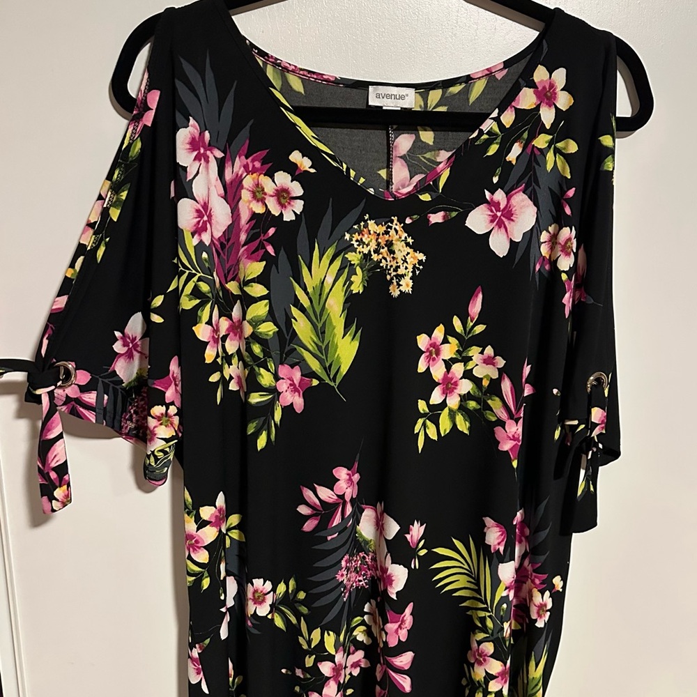 Avenue Tropical Formal Blouse with slit sleeves